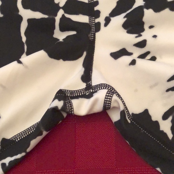 Alo Cropped Airbrush Legging in Black White Print Size Small - Picture 6 of 17